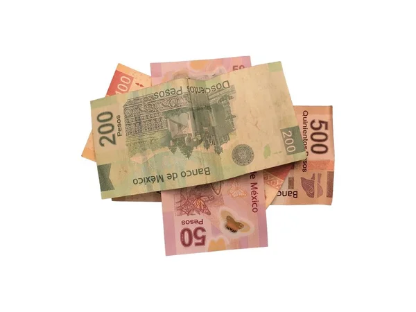 Sommige Mexicaanse peso 50 100 200 en 500 rekeningen geïsoleerd op witte achtergrond — Stockfoto