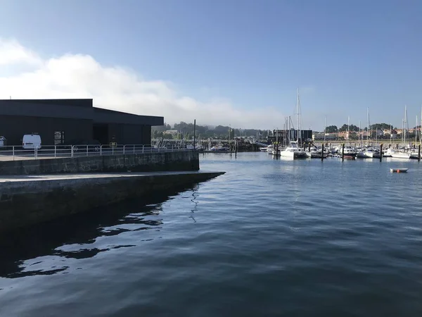 Vista del muelle y rampa del nivel del mar —  Fotos de Stock