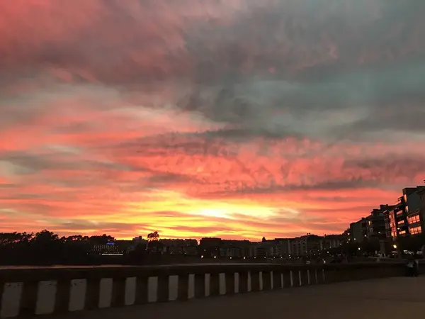 Puesta de sol cerca de Silgar Beach en Sanxenxo España — Foto de Stock