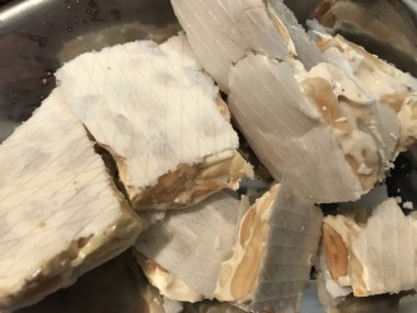 Noel günü paslanmaz çelik plaka üstüne İspanyol nougat