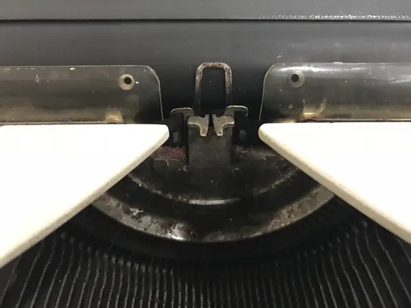 Egy fehér és fekete évjárat írógép closeup — Stock Fotó