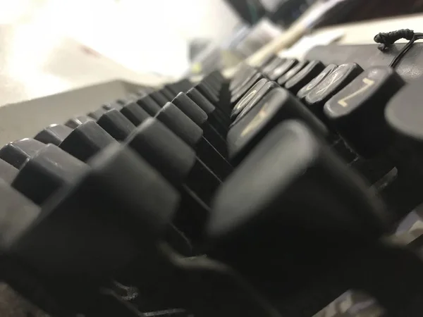 Close-up van een witte en zwarte Vintage typemachine — Stockfoto