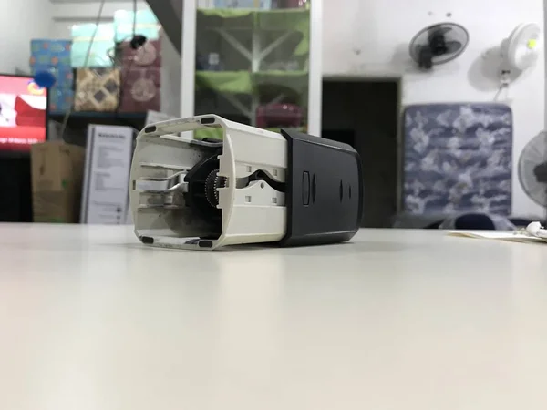 Una impresora autoentintada en la parte superior de un escritorio beige en el lugar de trabajo —  Fotos de Stock