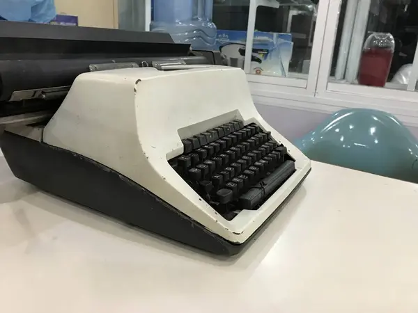 Closeup of a white and black vintage typewriter — Stock Photo, Image