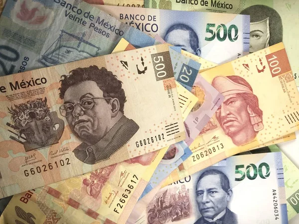 Mexican peso bills spread randomly over a flat surface — Stock Photo, Image