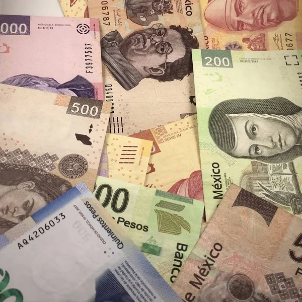 Мексиканський песо законопроекти, ізольовані на білому фоні — стокове фото