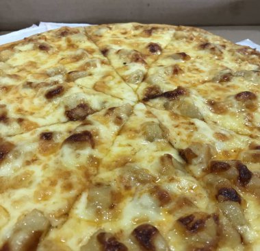 Jambon ve pineaple ile lezzetli hawaii pizza