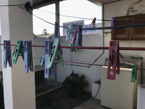 Many clothespins and cloth over a cloth line on a sunny day — Stock Photo, Image