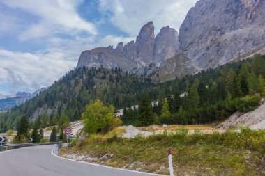 Yolda Doğa Parkı Seceda/Grden güzel South Tyrol içinde