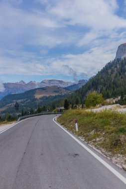 Yolda Doğa Parkı Seceda/Grden güzel South Tyrol içinde