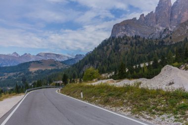 Yolda Doğa Parkı Seceda/Grden güzel South Tyrol içinde