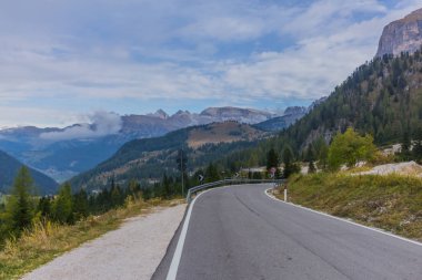 Yolda Doğa Parkı Seceda/Grden güzel South Tyrol içinde