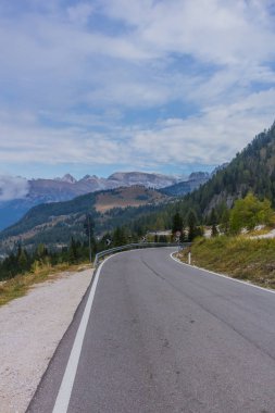 Yolda Doğa Parkı Seceda/Grden güzel South Tyrol içinde