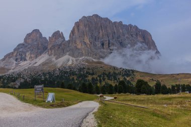Yolda Doğa Parkı Seceda/Grden güzel South Tyrol içinde