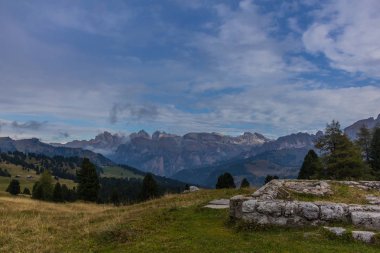 Yolda Doğa Parkı Seceda/Grden güzel South Tyrol içinde