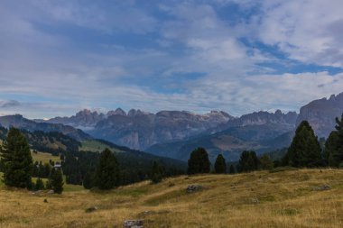 Yolda Doğa Parkı Seceda/Grden güzel South Tyrol içinde