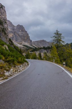 Yolda Doğa Parkı Seceda/Grden güzel South Tyrol içinde