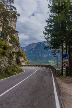 Yolda Doğa Parkı Seceda/Grden güzel South Tyrol içinde