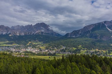 Yolda Doğa Parkı Seceda/Grden güzel South Tyrol içinde