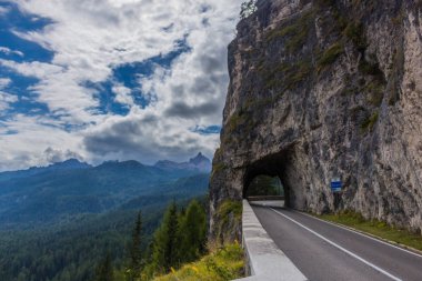 Yolda Doğa Parkı Seceda/Grden güzel South Tyrol içinde