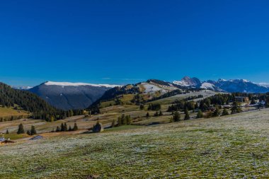 Yolda Doğa Parkı Seceda/Grden güzel South Tyrol içinde