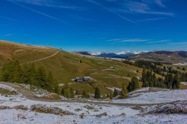 Yolda Doğa Parkı Seceda/Grden güzel South Tyrol içinde