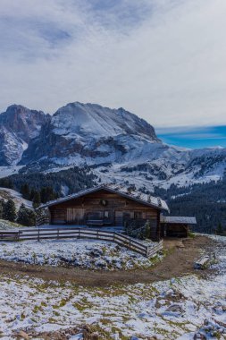 Yolda Doğa Parkı Seceda/Grden güzel South Tyrol içinde