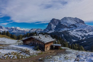 Yolda Doğa Parkı Seceda/Grden güzel South Tyrol içinde