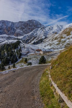 Yolda Doğa Parkı Seceda/Grden güzel South Tyrol içinde