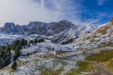Yolda Doğa Parkı Seceda/Grden güzel South Tyrol içinde