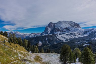 Yolda Doğa Parkı Seceda/Grden güzel South Tyrol içinde