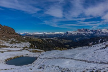 Yolda Doğa Parkı Seceda/Grden güzel South Tyrol içinde