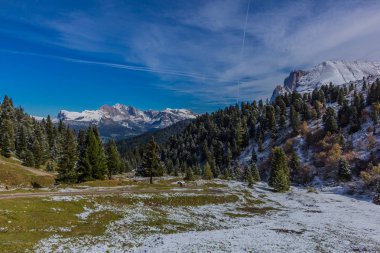 Yolda Doğa Parkı Seceda/Grden güzel South Tyrol içinde