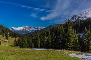 Yolda Doğa Parkı Seceda/Grden güzel South Tyrol içinde