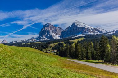 Yolda Doğa Parkı Seceda/Grden güzel South Tyrol içinde