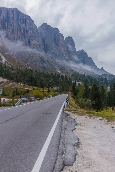 Yolda Doğa Parkı Seceda/Grden güzel South Tyrol içinde