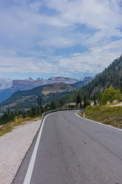 Yolda Doğa Parkı Seceda/Grden güzel South Tyrol içinde