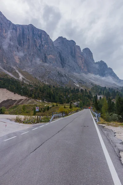 Yolda Doğa Parkı Seceda/Grden güzel South Tyrol içinde
