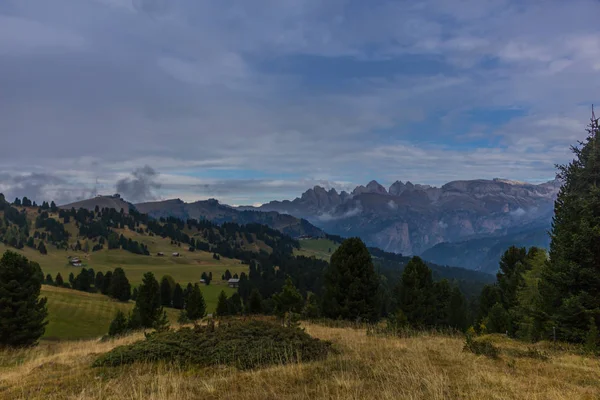 Yolda Doğa Parkı Seceda/Grden güzel South Tyrol içinde