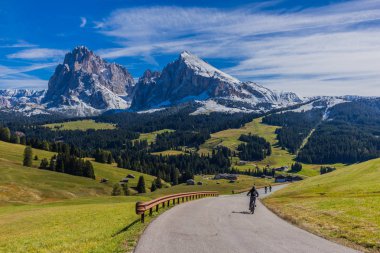 Yolda Doğa Parkı Seceda/Grden güzel South Tyrol içinde