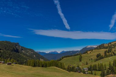 Yolda Doğa Parkı Seceda/Grden güzel South Tyrol içinde