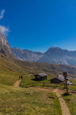 Yolda Doğa Parkı Seceda/Grden güzel South Tyrol içinde