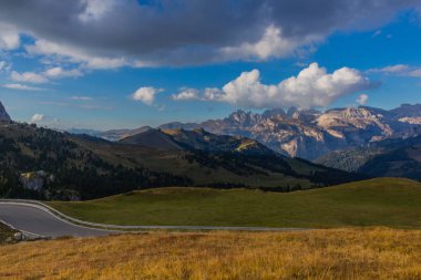 Yolda Doğa Parkı Seceda/Grden güzel South Tyrol içinde 