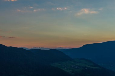 Yolda Doğa Parkı Seceda/Grden güzel South Tyrol içinde 