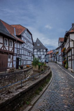 Güneşli bir sonbahar gününde Harz dağlarda İnceleme
