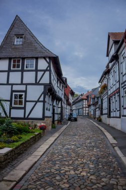 Güneşli bir sonbahar gününde Harz dağlarda İnceleme