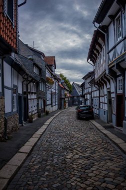Güneşli bir sonbahar gününde Harz dağlarda İnceleme