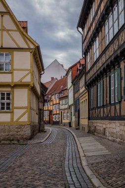 Güneşli bir sonbahar gününde Harz dağlarda İnceleme