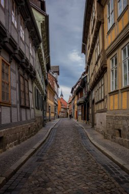 Güneşli bir sonbahar gününde Harz dağlarda İnceleme
