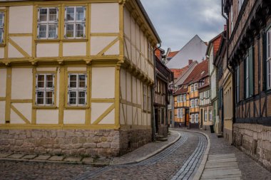Güneşli bir sonbahar gününde Harz dağlarda İnceleme